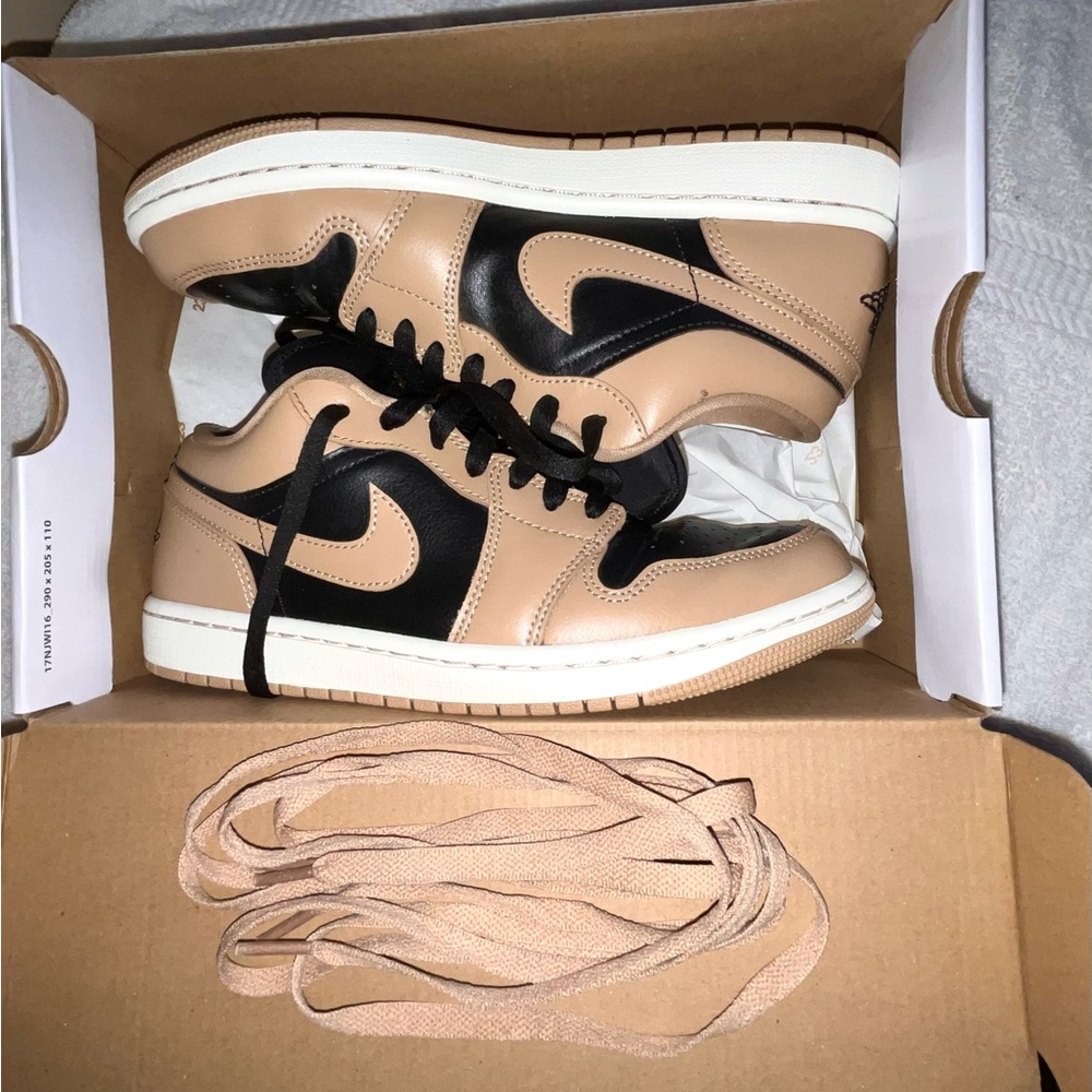 NIKE AIR JORDAN 1 LOW